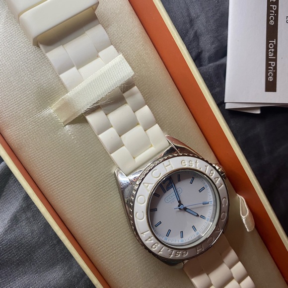 ✨ COACH Silicon Watch- White *IN BOX - Picture 6 of 8